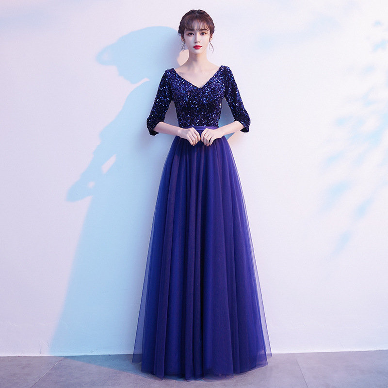 Vakara kleita skatuves vadītājai, slaidas siluetas, garā kleita, viduklis vidējais, parastas piedurknes, poliesteris, vasara 2024