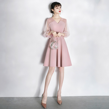 Vakara kleita ar augstu jostu, īsiem piedurknēm, jostas definējoša silueta, gara kleita