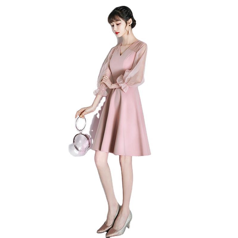 Vakara kleita ar augstu jostu, īsiem piedurknēm, jostas definējoša silueta, gara kleita