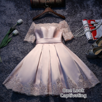 Vakara kleita sievietēm ar mazu augumu, īsām piedurknēm, viduklis vidējā līmenī, īsa svārki; galvenā auduma sastāvs: poliesteris 50%, citi audumi 20% un 10%, oderējums 10%