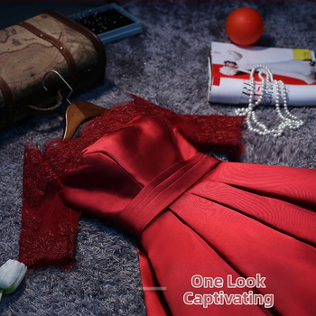 Vakara kleita sievietēm ar mazu augumu, īsām piedurknēm, viduklis vidējā līmenī, īsa svārki; galvenā auduma sastāvs: poliesteris 50%, citi audumi 20% un 10%, oderējums 10%