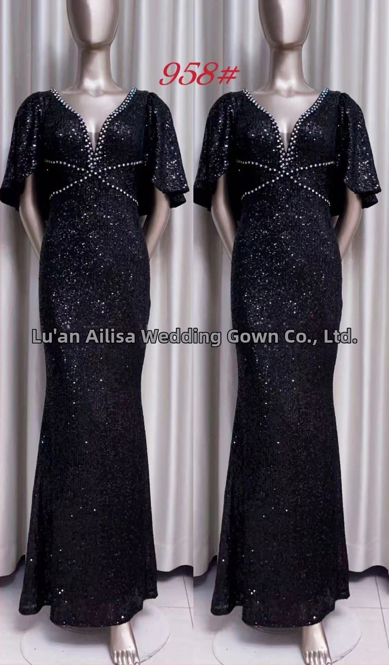 Sequined fishtail vakara kleita ar dziļu V-dekolte, īsiem piedurknēm, augsta vidukļa A-līnijas siluets, acetāta šķiedras maisījums