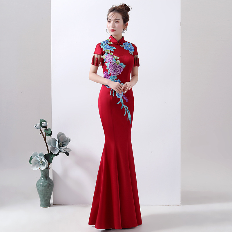 Formāla kleita ar stāvošu apkakli, īsām piedurknēm, vidukļa vidus, gara svārku, 95% kokvilnas audums, audums: poliestera šķiedra, pavasaris 2025