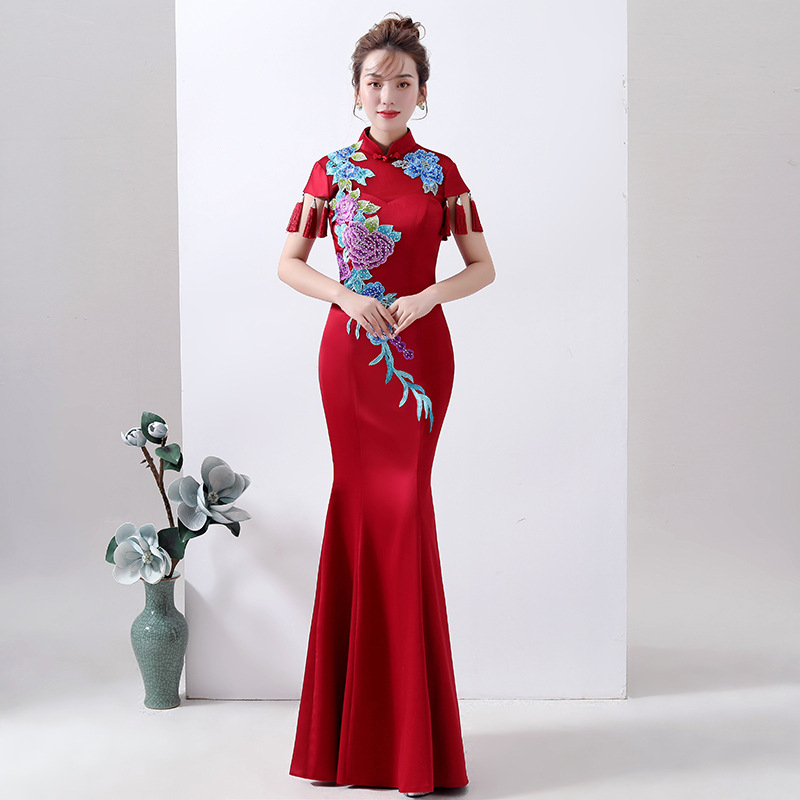 Formāla kleita ar stāvošu apkakli, īsām piedurknēm, vidukļa vidus, gara svārku, 95% kokvilnas audums, audums: poliestera šķiedra, pavasaris 2025