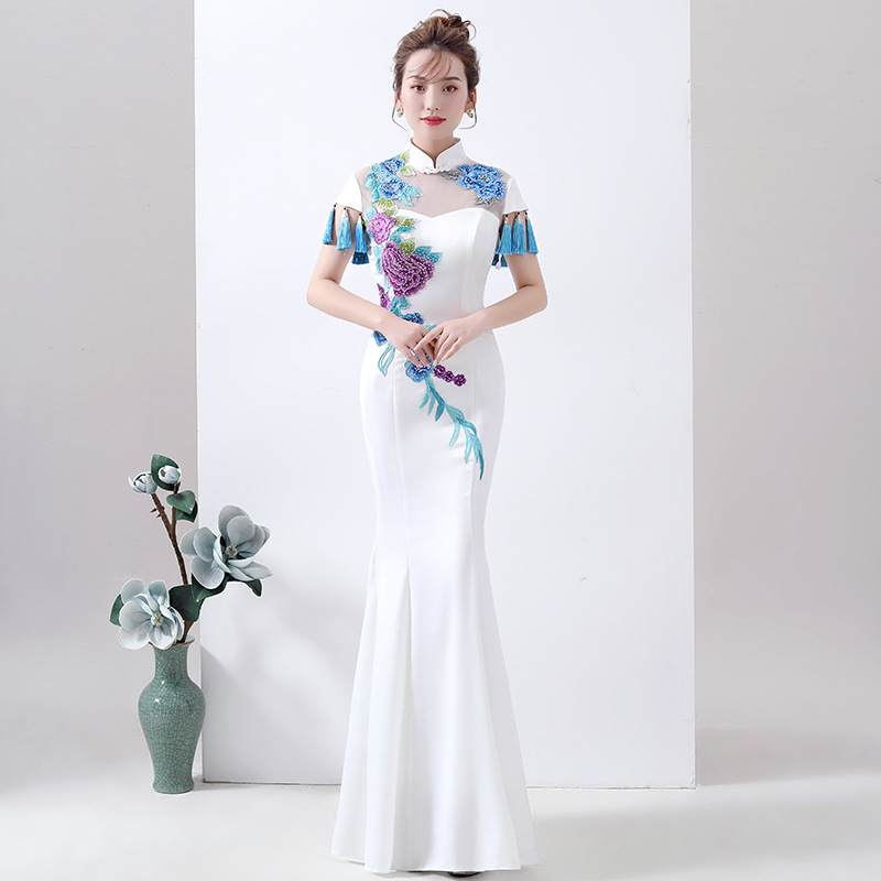 Formāla kleita ar stāvošu apkakli, īsām piedurknēm, vidukļa vidus, gara svārku, 95% kokvilnas audums, audums: poliestera šķiedra, pavasaris 2025