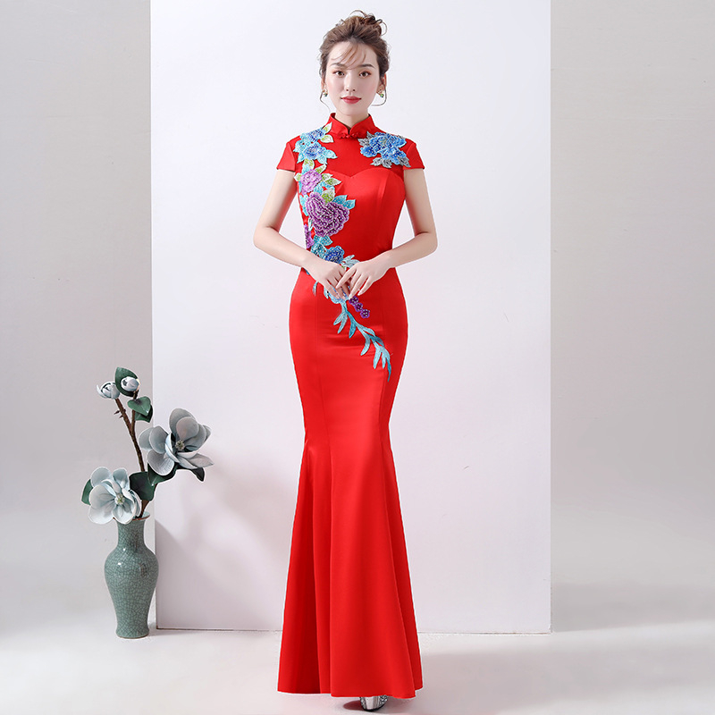 Formāla kleita ar stāvošu apkakli, īsām piedurknēm, vidukļa vidus, gara svārku, 95% kokvilnas audums, audums: poliestera šķiedra, pavasaris 2025