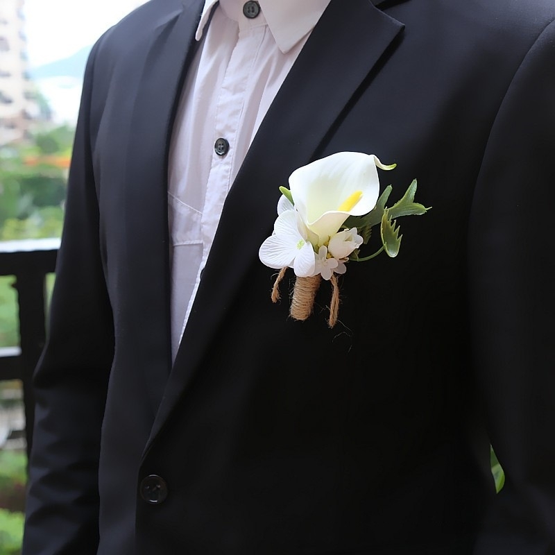 Weiran – Esküvői Calla Lily kézben tartott virág és corsage a vőlegényeknek; műanyagból, kézzel készített, logó nyomtatott