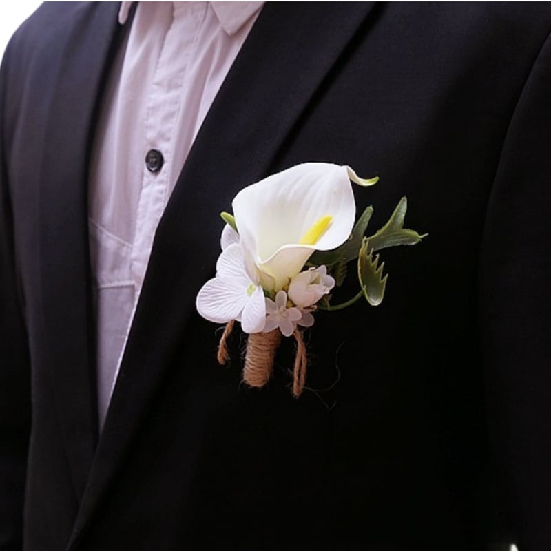 Weiran – Esküvői Calla Lily kézben tartott virág és corsage a vőlegényeknek; műanyagból, kézzel készített, logó nyomtatott