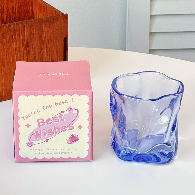 Stiklinė pasukamoji taurelė – modernus minimalistinis dizainas, be rankenos ir dangtelio, vienos sluoksnio konstrukcija, natrio kalcio stiklas, rankomis deginta, aukšta temperatūros atsparumas