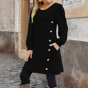 A līnijas kleita ar apaļu kakla izgriezumu, garām piedurknēm un vidēja garuma svārkiem, no poliestera-elastāna.