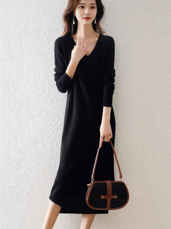 Vilnas adīta kleita ar V kaklu, brīva piegriezuma, vidējā garuma, izsmalcināts stils