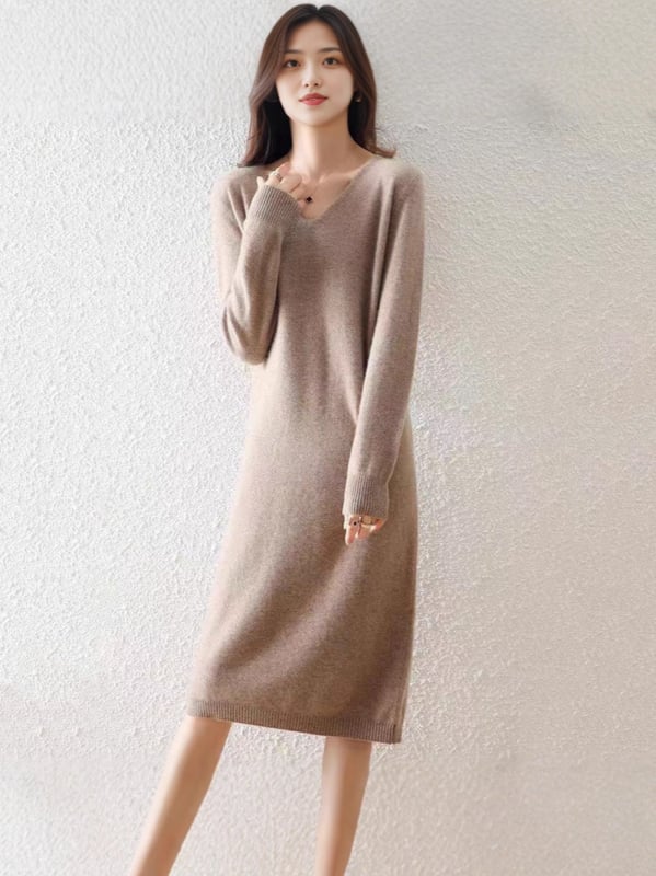 Vilnas adīta kleita ar V kaklu, brīva piegriezuma, vidējā garuma, izsmalcināts stils