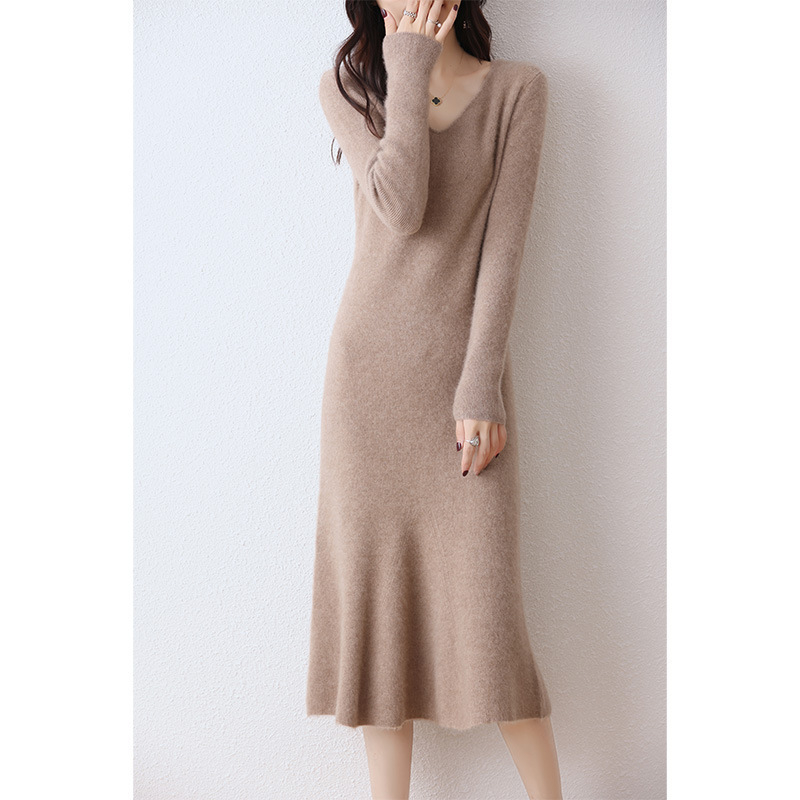 Vilnas adīta kleita ar V kaklu, garām piedurknēm, augsts viduklis, vidēja garuma, A-līnijas siluets