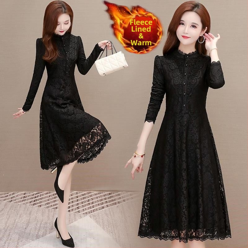 Vidēja garuma adītā kleita, apaļā kakla, garas piedurknes, šaurs piegriezums, literāri retro stils, galvenā auduma sastāvs: 90–95% neilons