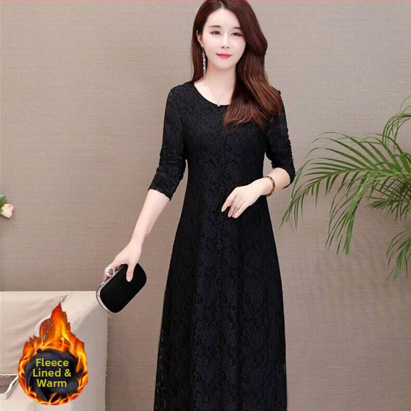 Vidēja garuma adītā kleita, apaļā kakla, garas piedurknes, šaurs piegriezums, literāri retro stils, galvenā auduma sastāvs: 90–95% neilons