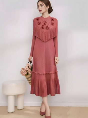 Garā plisēta kleita ar apļu kaklu, ģeometrisks raksts, izšuvumi, elastīgs poliesters, A-līnijas siluets