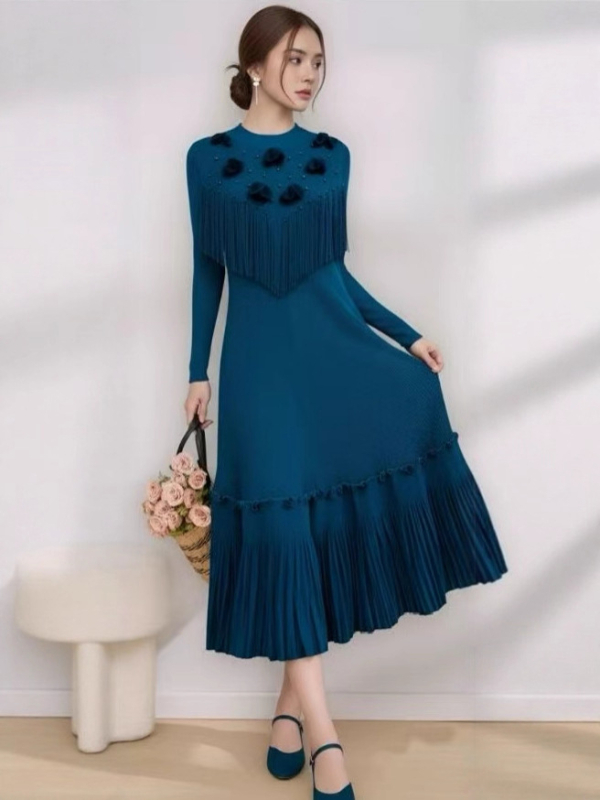 Garā plisēta kleita ar apļu kaklu, ģeometrisks raksts, izšuvumi, elastīgs poliesters, A-līnijas siluets