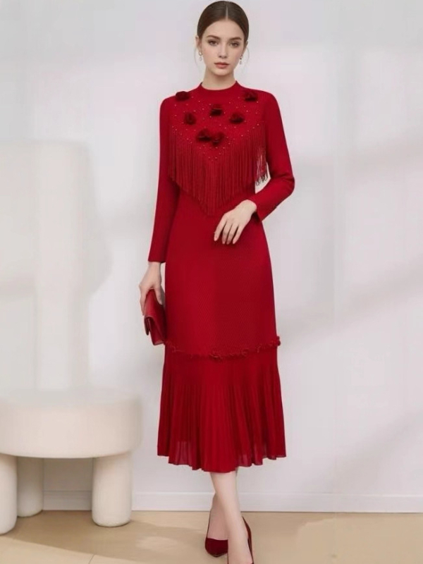 Garā plisēta kleita ar apļu kaklu, ģeometrisks raksts, izšuvumi, elastīgs poliesters, A-līnijas siluets