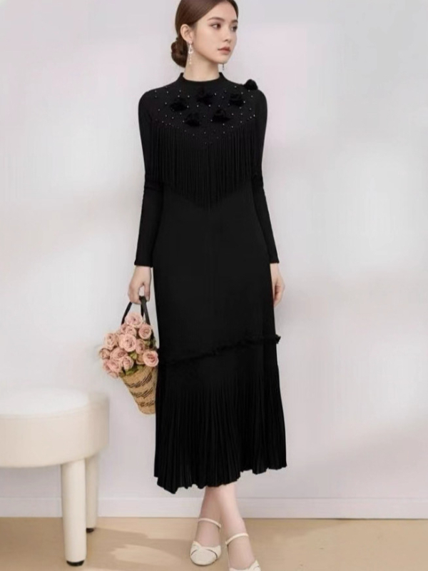 Garā plisēta kleita ar apļu kaklu, ģeometrisks raksts, izšuvumi, elastīgs poliesters, A-līnijas siluets