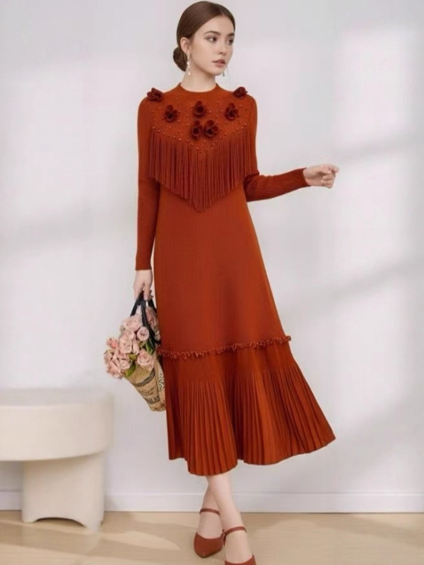 Garā plisēta kleita ar apļu kaklu, ģeometrisks raksts, izšuvumi, elastīgs poliesters, A-līnijas siluets