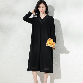 Midi kleita A līnijā ar V kaklu, garas piedurknēm, viduklis vidējā līmenī, Color Block raksts, viskozes šķiedra, kolāžas šuvju detaļa