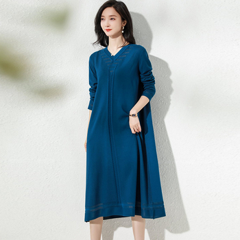 Midi kleita A līnijā ar V kaklu, garas piedurknēm, viduklis vidējā līmenī, Color Block raksts, viskozes šķiedra, kolāžas šuvju detaļa