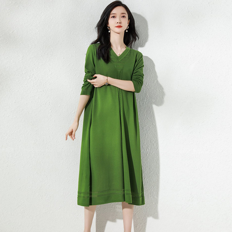 Midi kleita A līnijā ar V kaklu, garas piedurknēm, viduklis vidējā līmenī, Color Block raksts, viskozes šķiedra, kolāžas šuvju detaļa