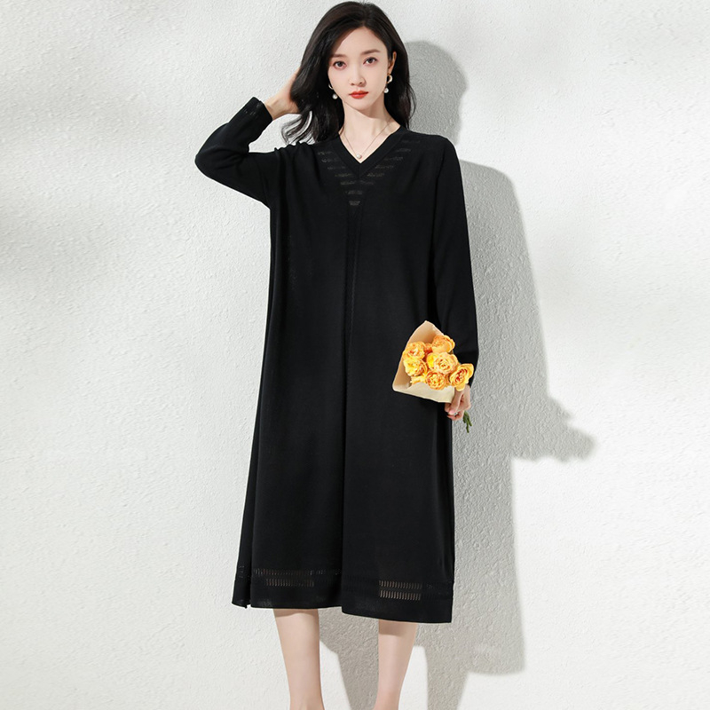 Midi kleita A līnijā ar V kaklu, garas piedurknēm, viduklis vidējā līmenī, Color Block raksts, viskozes šķiedra, kolāžas šuvju detaļa