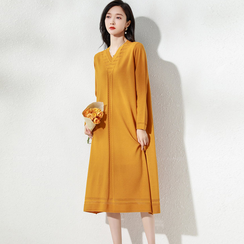 Midi kleita A līnijā ar V kaklu, garas piedurknēm, viduklis vidējā līmenī, Color Block raksts, viskozes šķiedra, kolāžas šuvju detaļa