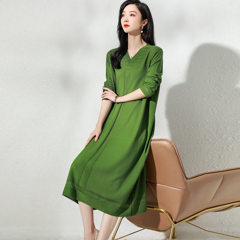 Midi kleita A līnijā ar V kaklu, garas piedurknēm, viduklis vidējā līmenī, Color Block raksts, viskozes šķiedra, kolāžas šuvju detaļa