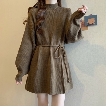 Sievietes adītā kleita ar puse augstu apkakli, garas piedurknes, viduklis vidējā līmenī, vidusa garums, taisns siluets, ķīniešu stils