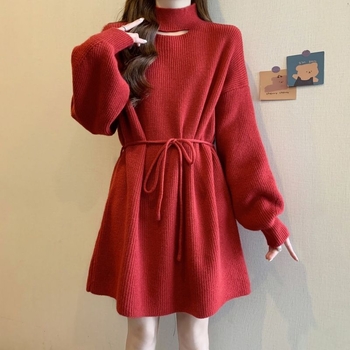 Sievietes adītā kleita ar puse augstu apkakli, garas piedurknes, viduklis vidējā līmenī, vidusa garums, taisns siluets, ķīniešu stils