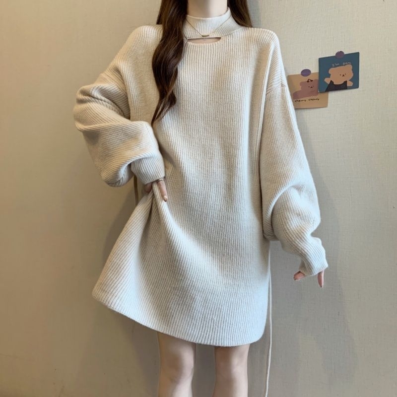 Sievietes adītā kleita ar puse augstu apkakli, garas piedurknes, viduklis vidējā līmenī, vidusa garums, taisns siluets, ķīniešu stils