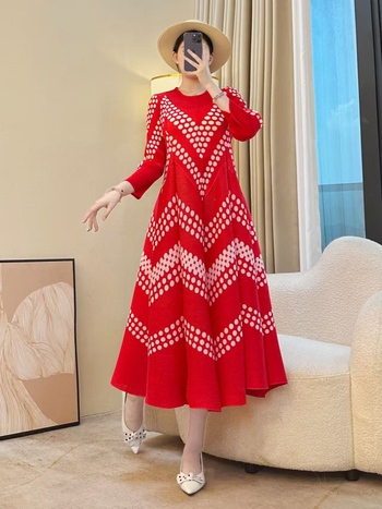 Korejas stilā plise kleita ar ziedu rakstu, garas piedurknes, poliesters