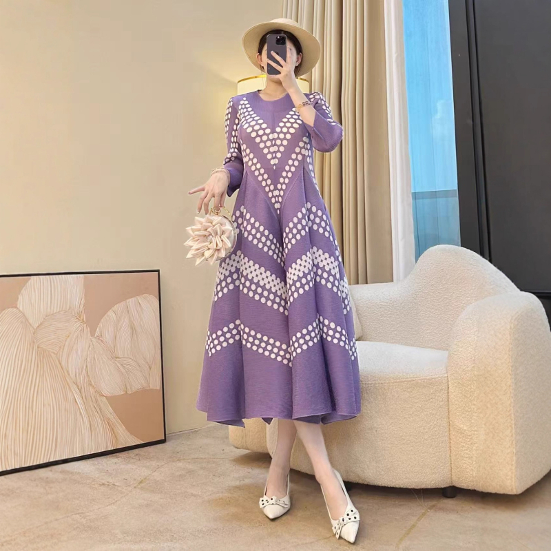 Korejas stilā plise kleita ar ziedu rakstu, garas piedurknes, poliesters