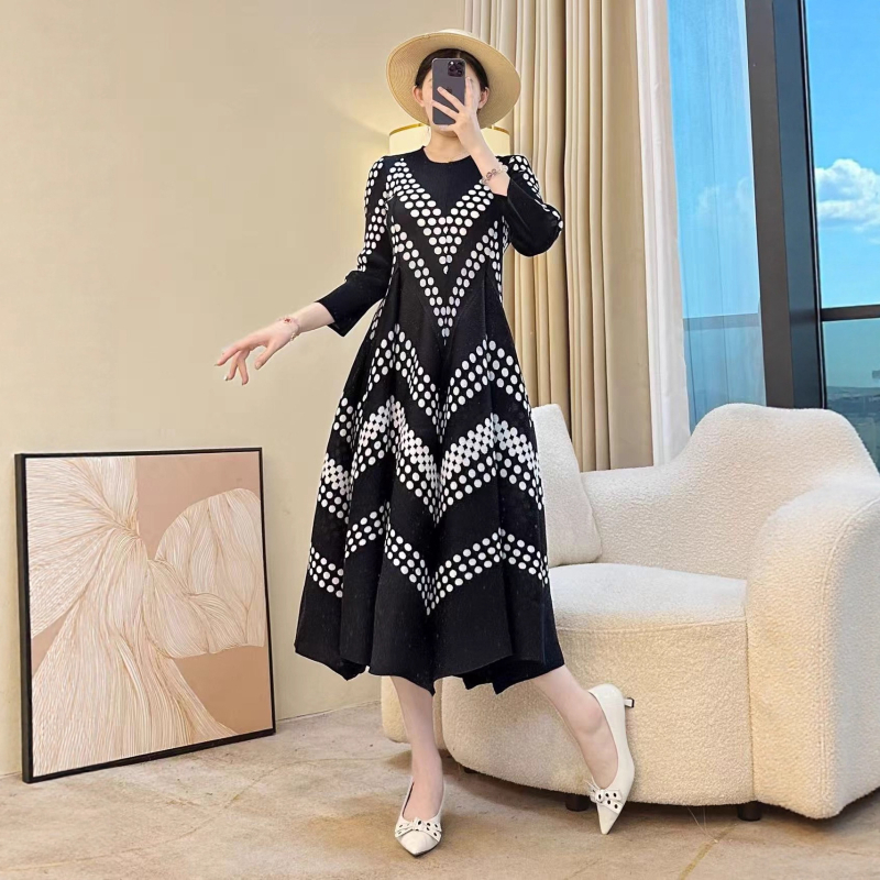 Korejas stilā plise kleita ar ziedu rakstu, garas piedurknes, poliesters