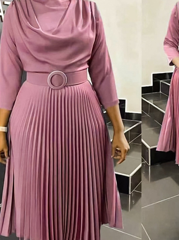 Poliestera midi kleita ar krunkētu tekstūru, apkakle apaļā forma, 3/4 piedurknes, augsts viduklis un plisēta svārka daļa