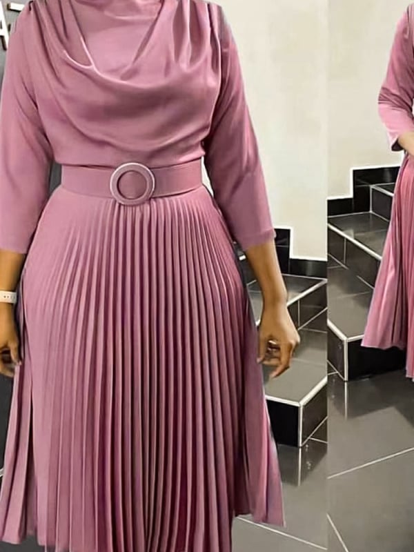 Poliestera midi kleita ar krunkētu tekstūru, apkakle apaļā forma, 3/4 piedurknes, augsts viduklis un plisēta svārka daļa