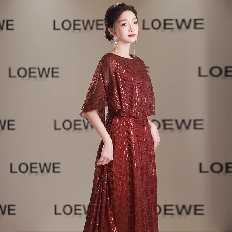 Kora izpildes kleita ar pērlītēm, A‑līnijas siluets, augsta josta, 3/4 garuma piedurknes, gara kleita, poliestera maisījums 50–70%