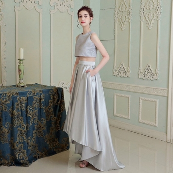 Divdaļīgs kāzu kleitas komplekts: A līnijas gara svārki ar augstu jostu, 3/4 piedurknēm; poliestera šķiedras + hlorētas šķiedras