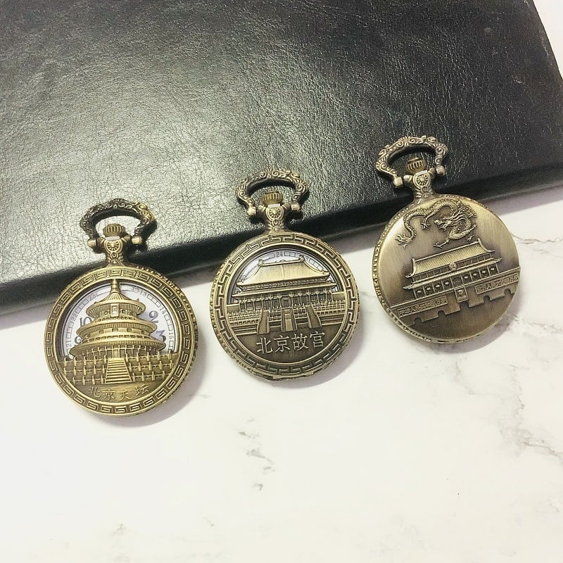 Retro kišeninis laikrodis su atveriamu dangteliu — privjesio dizainas Zabranto miesto Pekine, kvarcinis mechanizmas, korpusas iš cinko lydinio, veidrodinis paviršius lydinys, spiralinė krona, apvalus skaitmuo