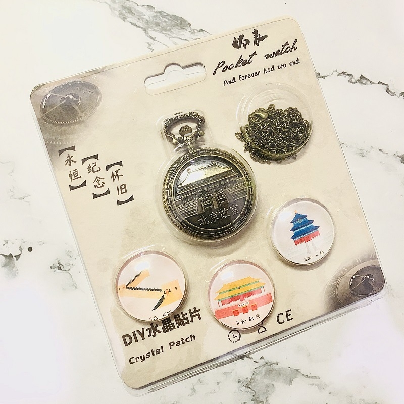 Retro kišeninis laikrodis su atveriamu dangteliu — privjesio dizainas Zabranto miesto Pekine, kvarcinis mechanizmas, korpusas iš cinko lydinio, veidrodinis paviršius lydinys, spiralinė krona, apvalus skaitmuo