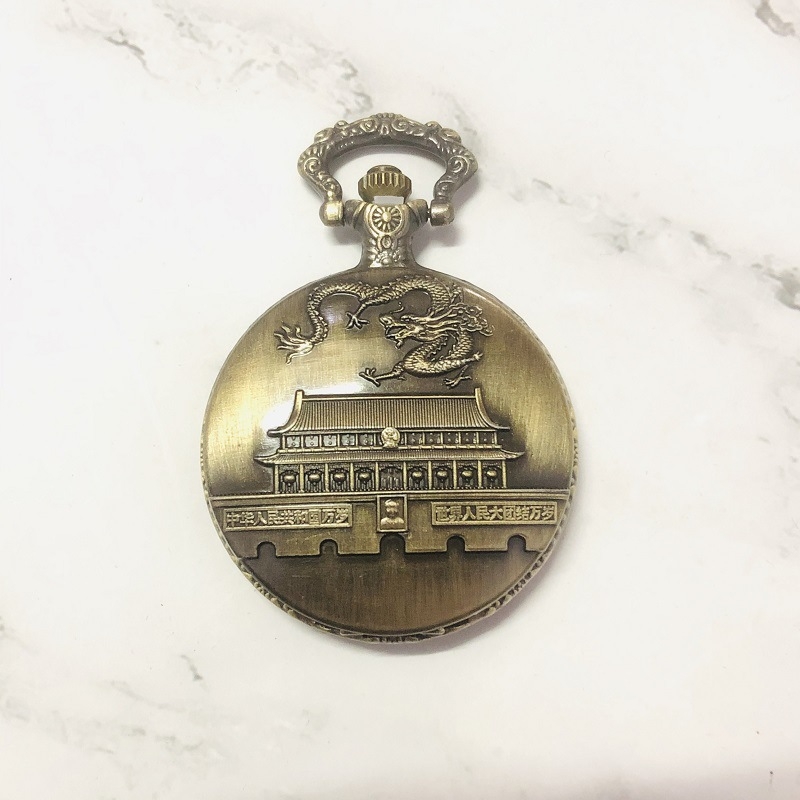 Retro kišeninis laikrodis su atveriamu dangteliu — privjesio dizainas Zabranto miesto Pekine, kvarcinis mechanizmas, korpusas iš cinko lydinio, veidrodinis paviršius lydinys, spiralinė krona, apvalus skaitmuo