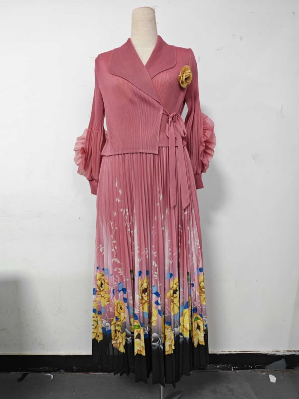 Ilga kleita ar ziedu rakstu, laternu piedurknēm, kostīma apkakle, A līnijas siluets, 95% poliester