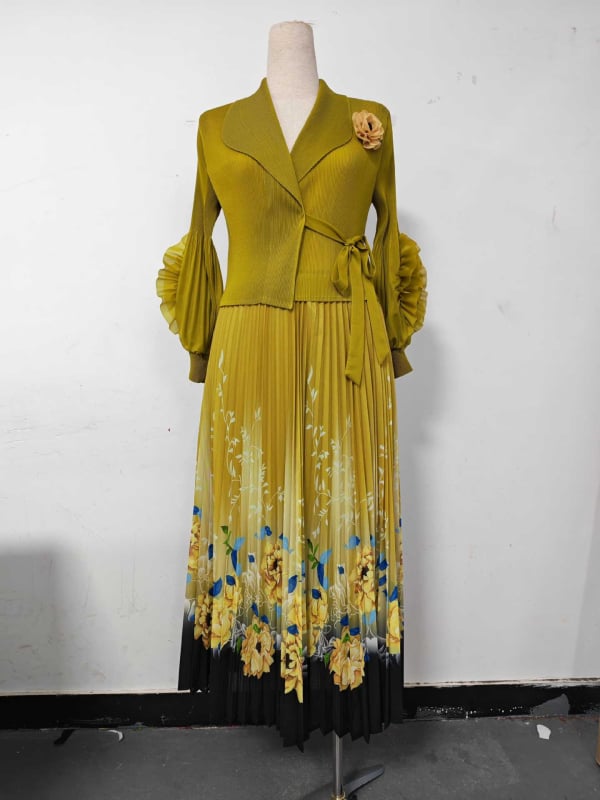 Ilga kleita ar ziedu rakstu, laternu piedurknēm, kostīma apkakle, A līnijas siluets, 95% poliester