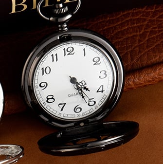 Tuščiaviduriai žiedlapių kišeniniai laikrodžiai – lydinio korpusas, kvarcinis mechanizmas (Pearl), plastikinis kristalas, storis 10 mm, ženklas Nuo Niu