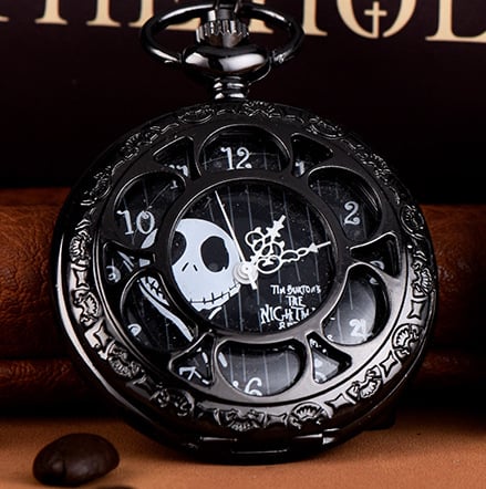 Tuščiaviduriai žiedlapių kišeniniai laikrodžiai – lydinio korpusas, kvarcinis mechanizmas (Pearl), plastikinis kristalas, storis 10 mm, ženklas Nuo Niu