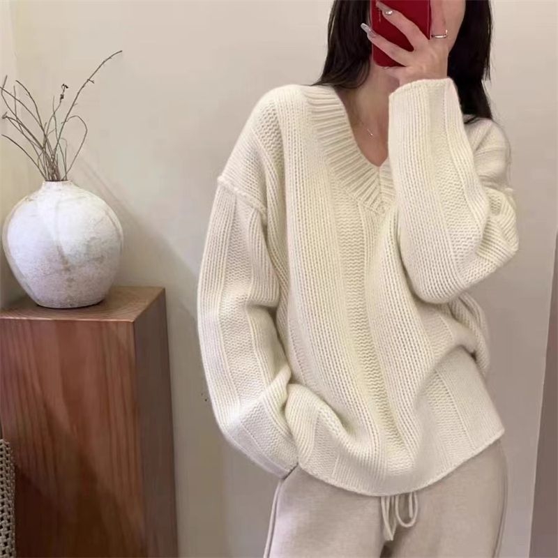 Plus izmēra chenille adījuma džemperis ar V kaklu – brīva piegriezne, elastāna maisījums