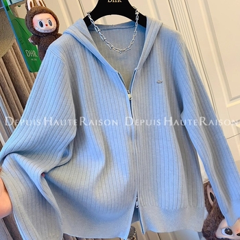 Adīts apģērbs ar kapuci, brīvu griezumu, garās piedurknes, spandeksa materiāls, rudens 2025