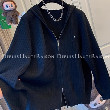 Adīts apģērbs ar kapuci, brīvu griezumu, garās piedurknes, spandeksa materiāls, rudens 2025